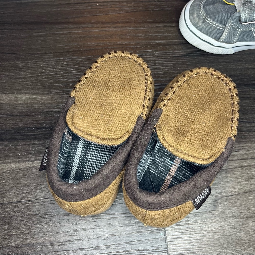 Brown Moccasin-Style Slippers with Textured Soles
